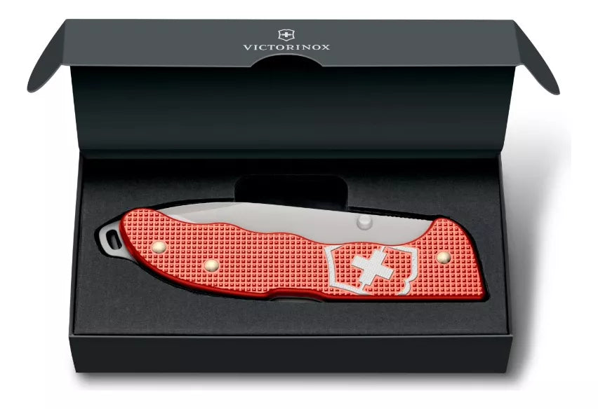 Victorinox Navaja Evoke Alox, Edición Limitada 2025 Color Stone Red